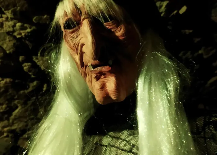 Le Relais Magique Des Sorciers Et Ses Enigmes Servas (Gard)